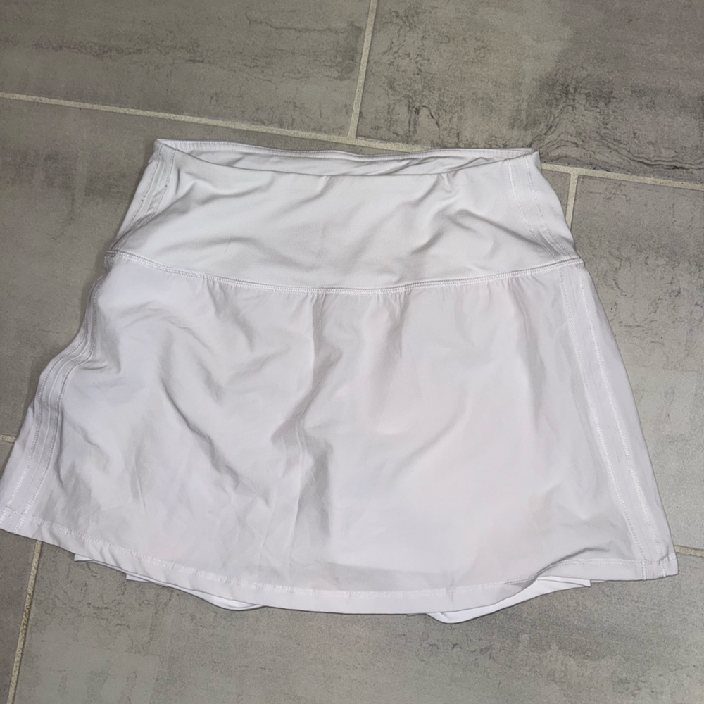 White athletic skirt, boutique lululemon dupe